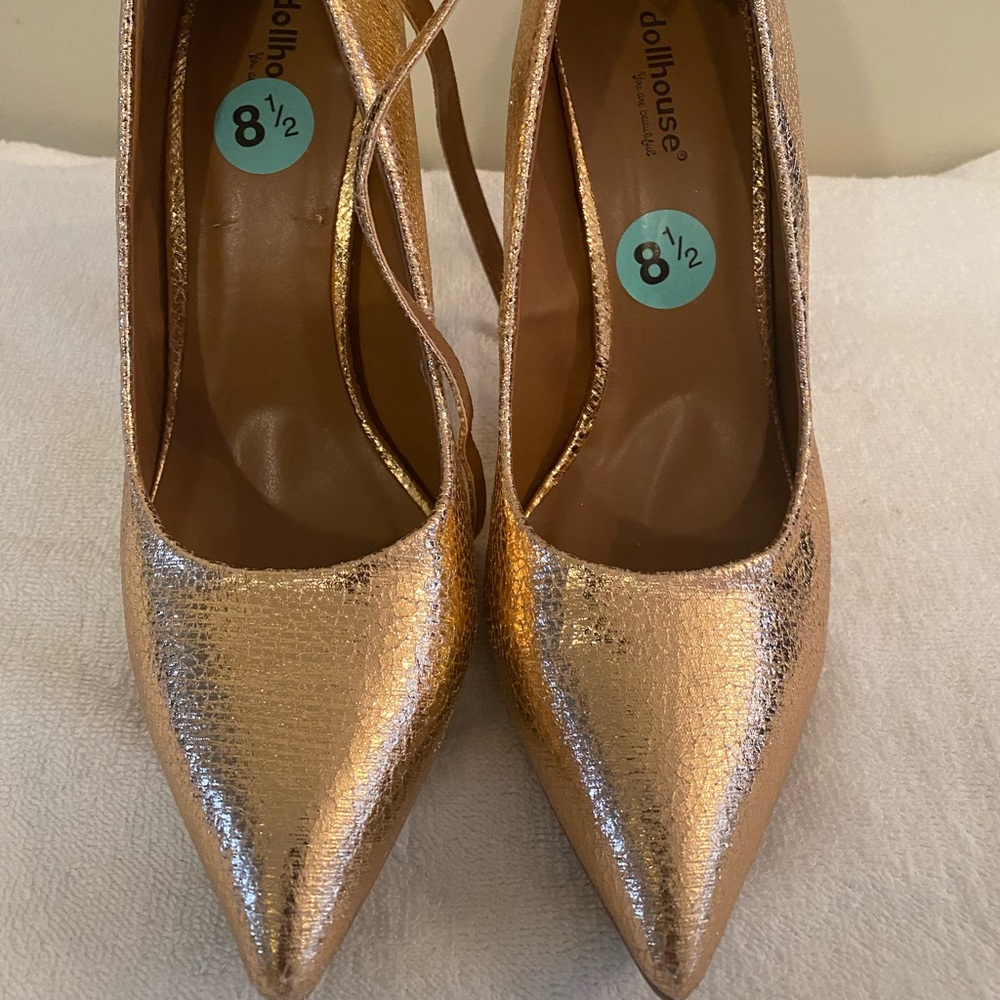 Rose good high heels with strap around the ankle